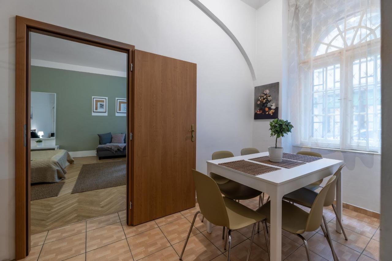 Spacious 3 Bedroom Apartment In The Heart Of 프라하 외부 사진