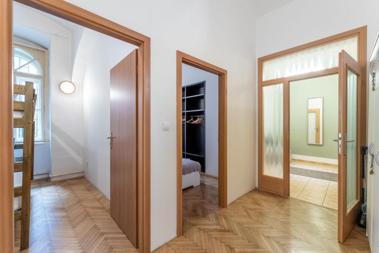 Spacious 3 Bedroom Apartment In The Heart Of 프라하 외부 사진