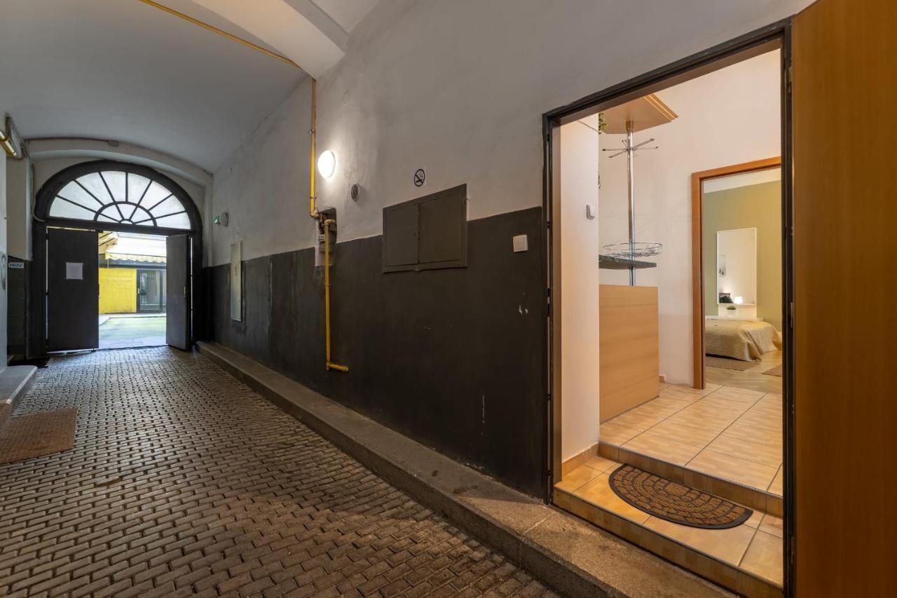 Spacious 3 Bedroom Apartment In The Heart Of 프라하 외부 사진
